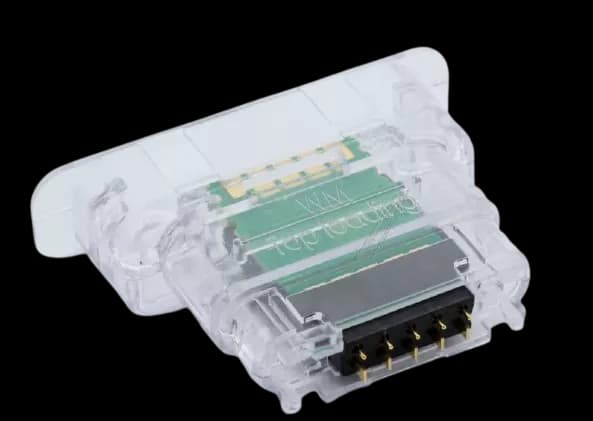 Adaptér k pračce 48200009566 – originální díl Whirlpool Indesit Ariston
