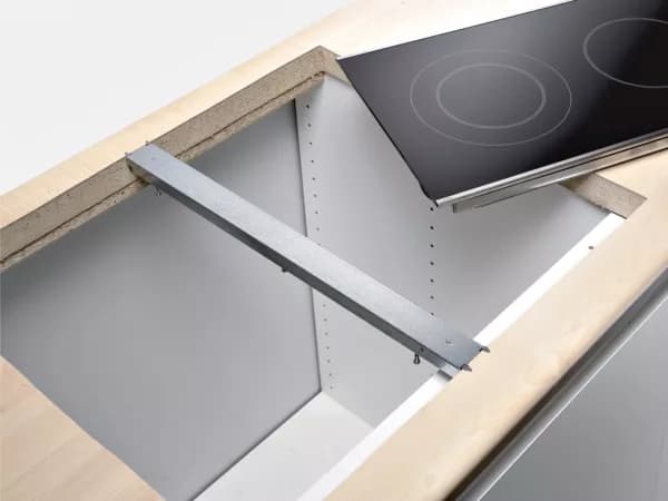 Spojovací lišta HEZ394301 Bosch Siemens (00674917) – pro vestavné modulární varné desky